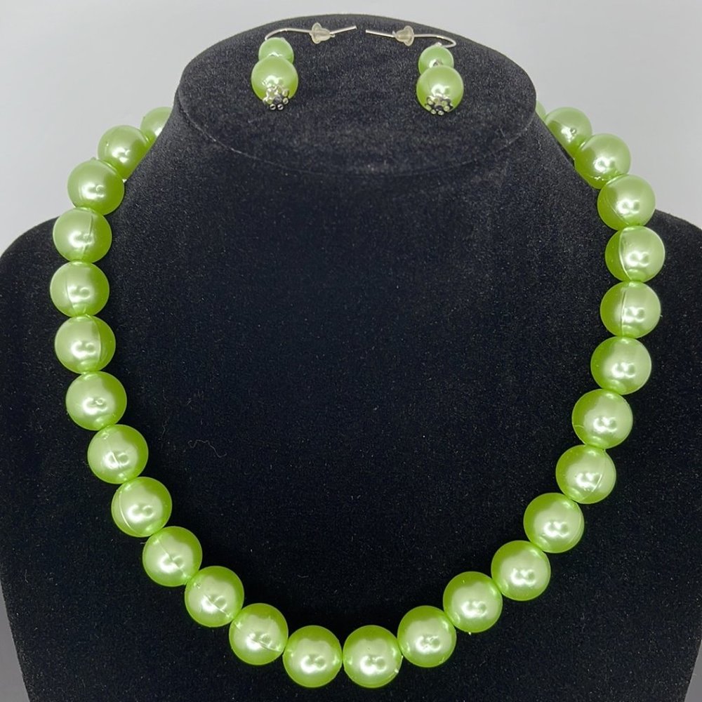 Beaded Green Necklace With Earrings
